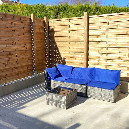 Jolie Maison Douillette Avec Cour & Parking Prives Holiday home *
