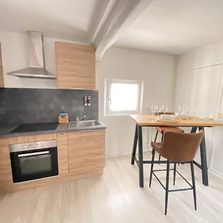 Holiday home Jolie Maison Douillette Avec Cour & Parking Prives