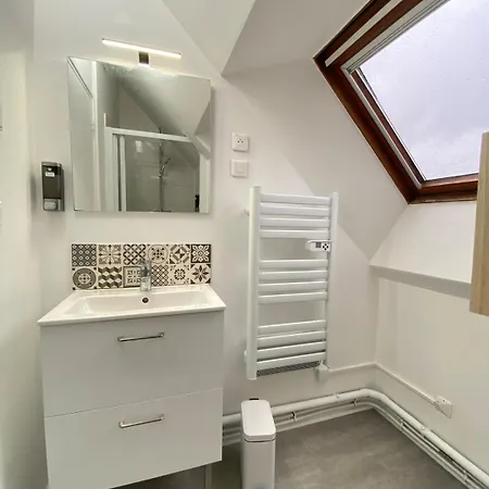 Jolie Maison Douillette Avec Cour & Parking Prives